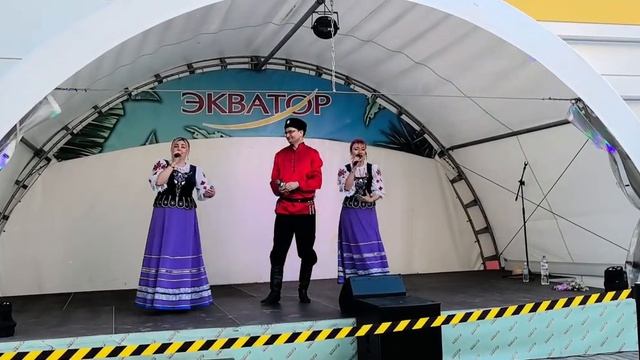 _Под окном широким, под окном высоким вишня белоснежная цветет.._ 🌸🌸🌸.mp4