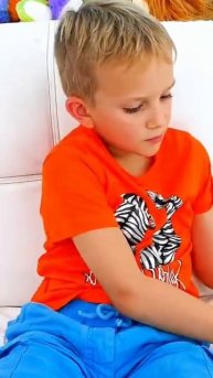 Влад и Ники играют с волшебной маской!