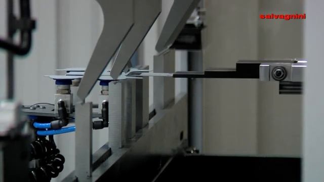 SALVAGNINI. Роботизированые гибочные ячейки ROBOFORMER.