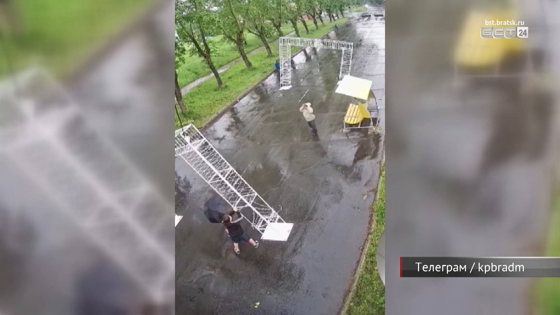 Подросток повредил гирлянды на световых опорах в жилом районе Осиновка в Братске