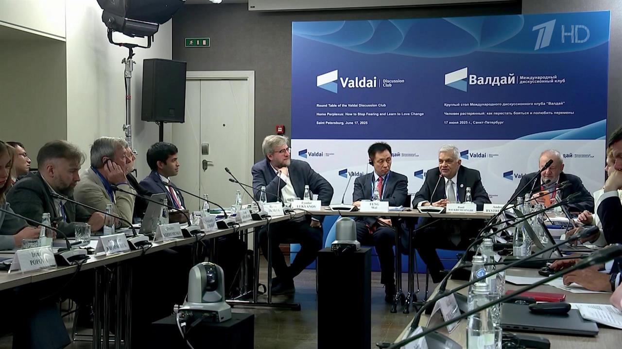 На площадках экономического форума в Петербурге уже стартовали дискуссии клуба "Валдай"