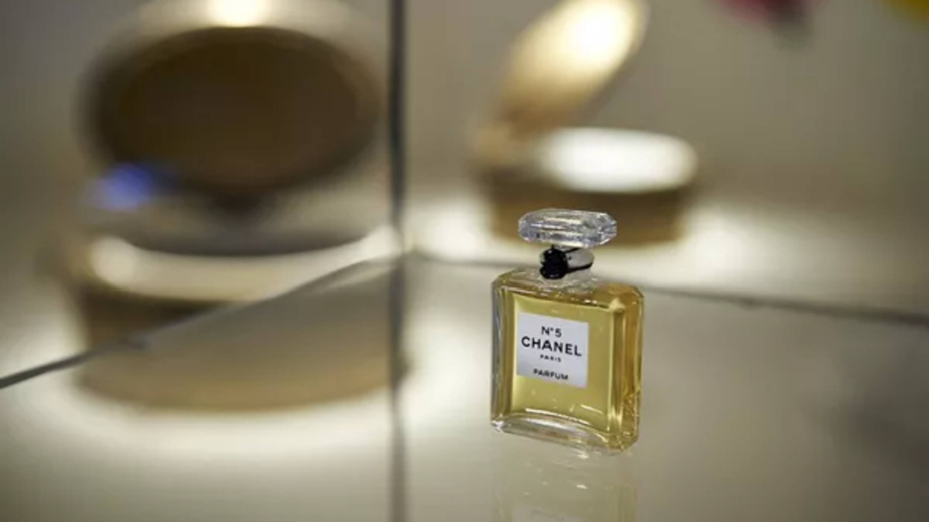Прогулки по Москве. Chanel 5 и Воронцовская аптека