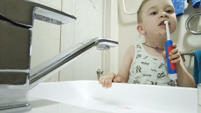 Артём научился чистить зубы🫶Всем доброе утро 🍫☕