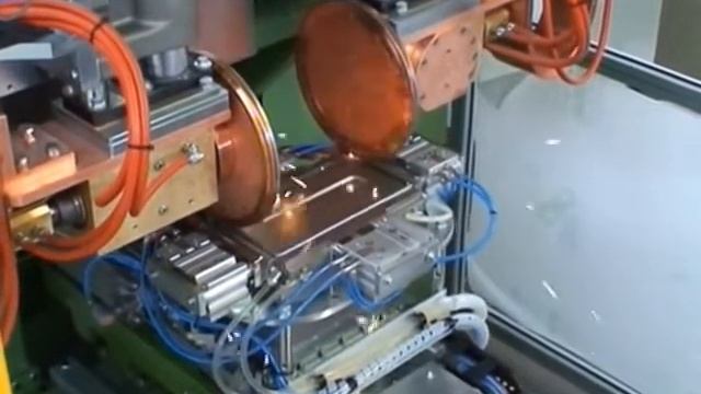 Cemsa. Установка для автоматической сварки металлических коробок.