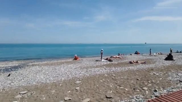 Сочи Лазаревское Центральный пляж сегодня 17 июня 2025. Обстановка на пляже, море и погода сейчас