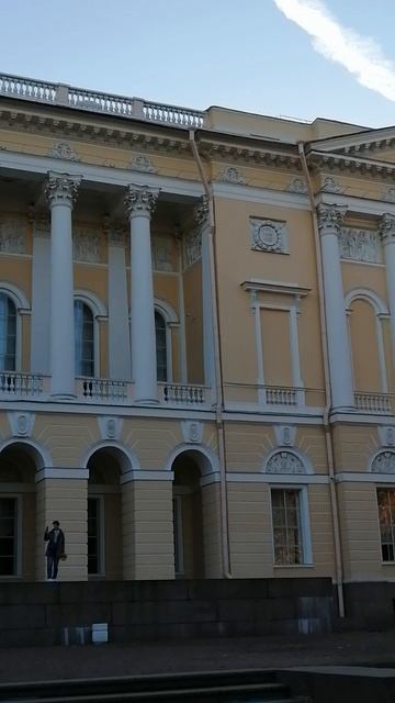 Михайловский дворец со стороны Михайловского сада. Прогулки по Петербургу!