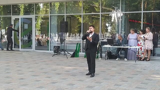 в ожидании !! толпы народа приехали башкирская группа на фестивале еда фест. очень мого нар