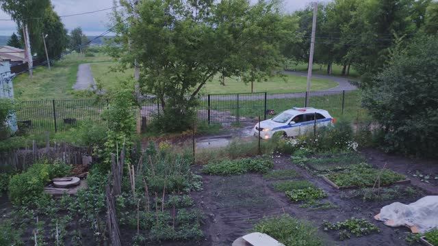 Вид из деревенского окна, уют в деревне, деревенская природа