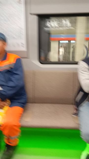 Новый  вагон метро