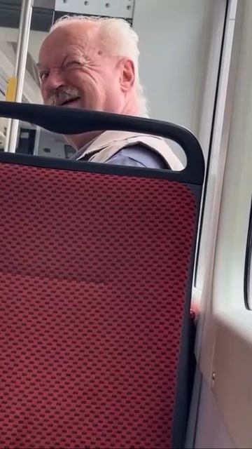 А вы чем занимаетесь та хоть? 😃