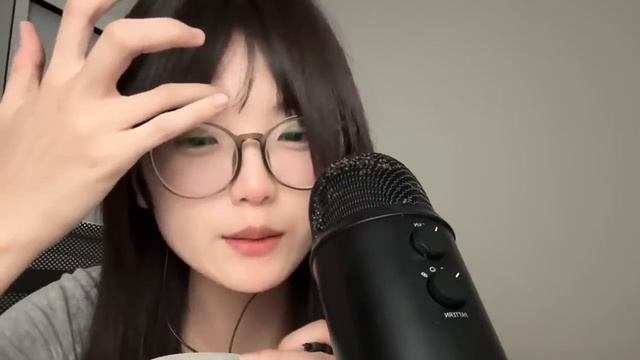 food ASMR. Близкий шёпот, движения рук, звуки рта, запись со стрима.