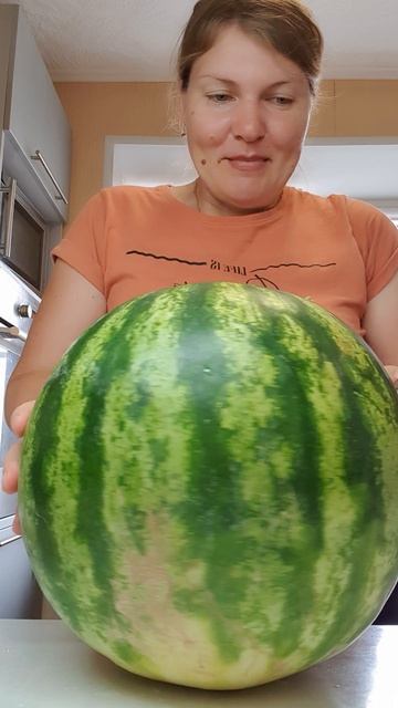 Угостили арбузом🍉