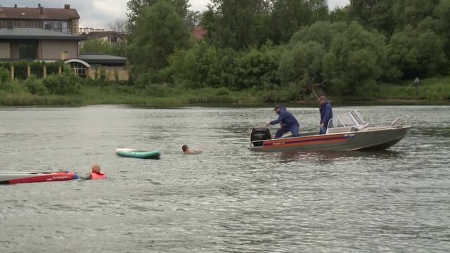 Ярославские спасатели отработали тактику помощи на воде