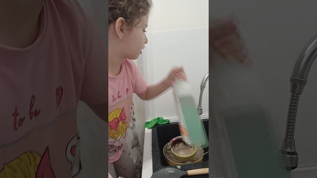 моем посуду
