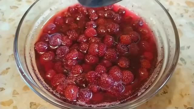Ароматное варенье-пятиминутка из луговой клубники на зиму