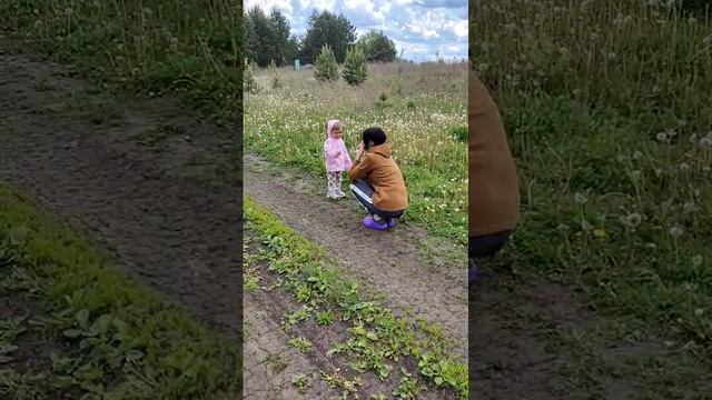 Маша и одуванчики ☺