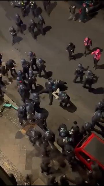 в берлЫне МОЖНО ТЦКашнить кого угодно а яныку "почему то" НЕЛЬЗЯ БЫЛО