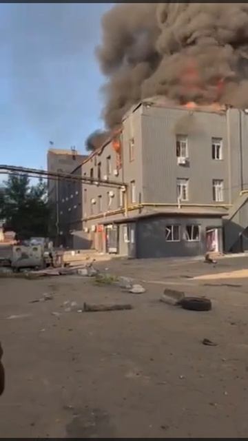Последствия прилета по радиозаводу в Киеве