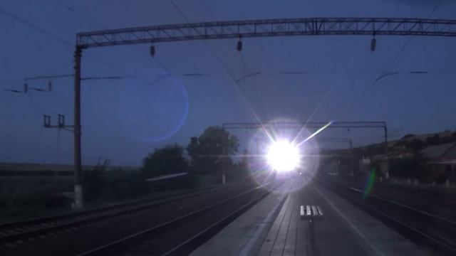 Спящий Электровоз ЭП20-001 с двухэтажным ТВЗ поездом № 103 Адлер - Москва