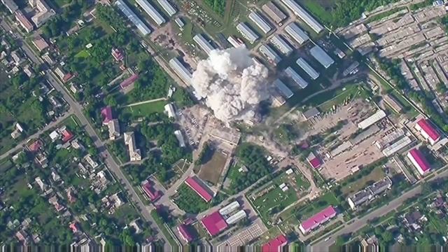 Российские военные с помощью ОТРК "Искандер-М" поразили живую силу и технику противника !!!