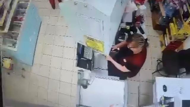Сотрудники полиции Анапы по горячим следам задержали подозреваемого в краже кошелька