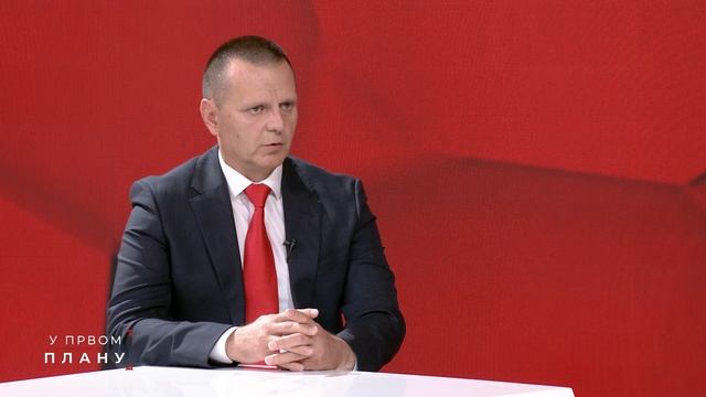 У првом плану, Драган Лукач