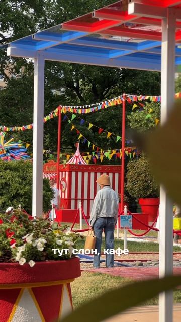 Идем по центру Москвы босиком