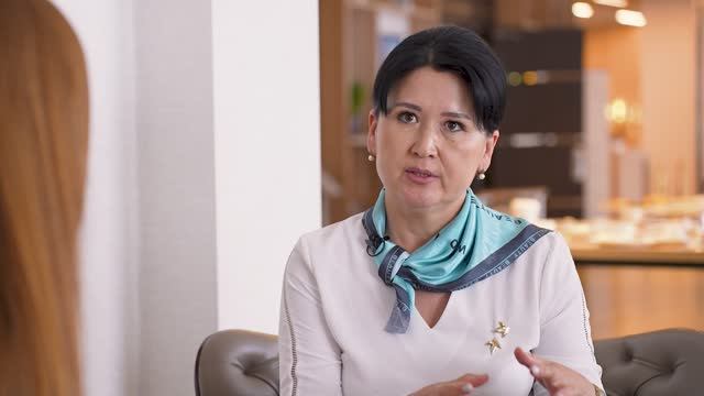 СЕТЕВОЙ НА ГАЗОНЕ С ОЗОДОЙ РАХМАТОВОЙ