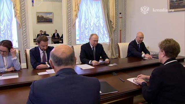Владимир Путин проводит встречу с президентом Нового банка развития Дилмой Роуссефф, 18 июня 2025