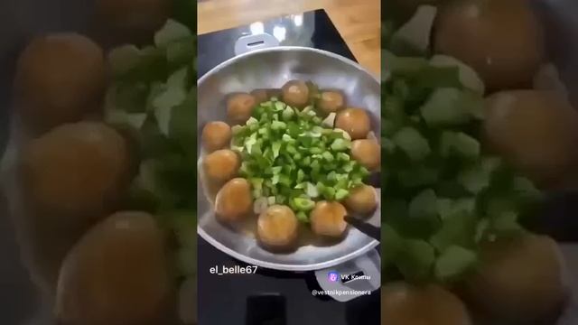 шампиньоны с томатами и сыром 😋