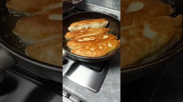 Перашки из зелёный лук и яйца и картошкой