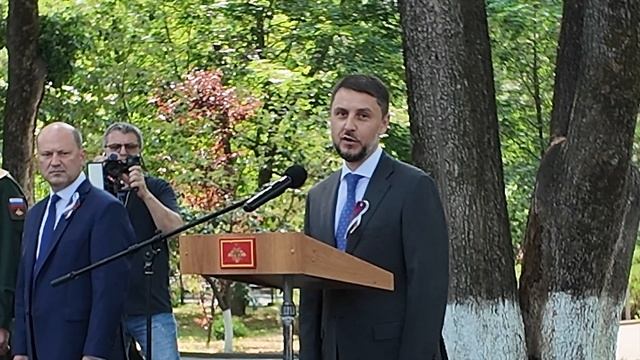 Памятник волонтерам.