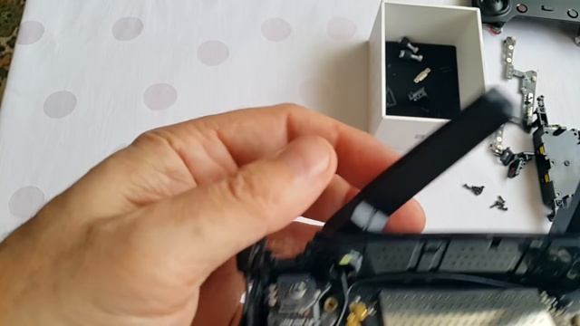 Ремонт фиксаций антенн на пульте Mavic Air, разборка.
