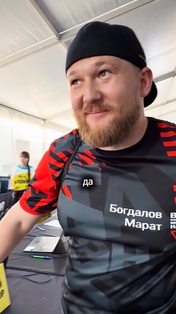 — Есть дурацкие предложения? Звоните. Мы в деле.