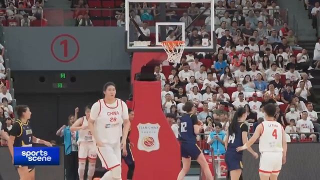 18-летняя Чжан Цзыюй (КНР) ростом 226 см.