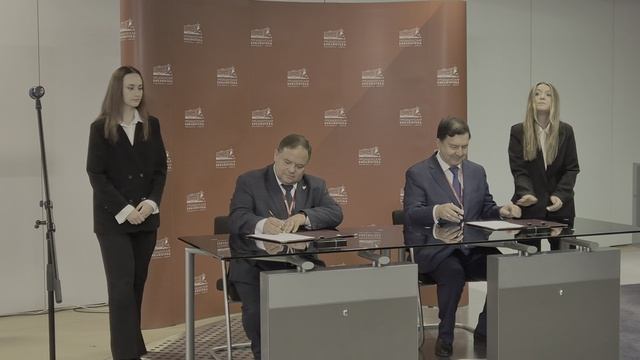 XXVIII ПМЭФ.Президентская библиотека и Архивный Комииет СПб..Прлписание  Соглашения (2)