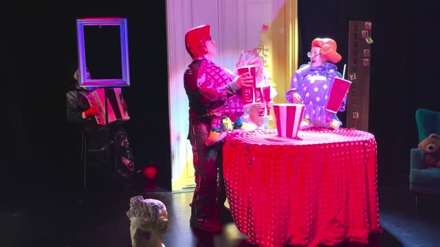 Премьера спектакля «Родители напрокат» (6+)_сюжет ТК «Ветта»