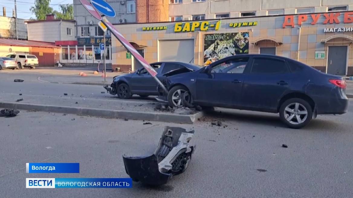 Серьёзное ДТП на подъезде к Ленинградскому мосту произошло в Вологде
