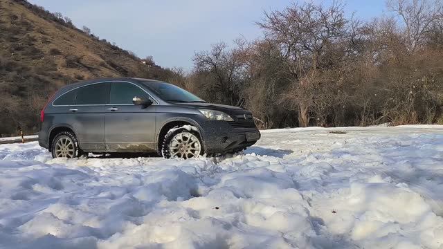 HONDA CR-V Оффроад по мокрому снегу и льду.