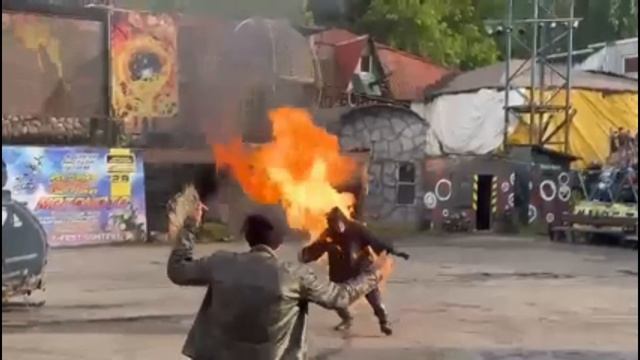 горящий человек.