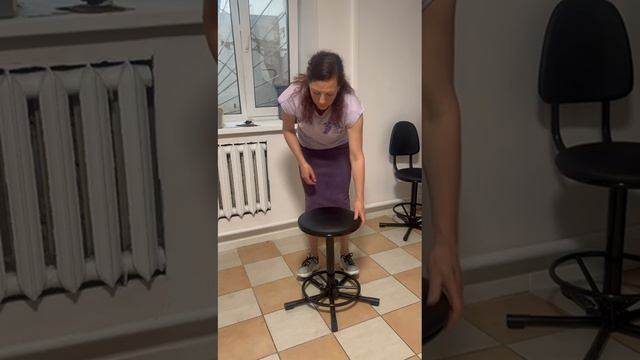 Табурет на винтовой опоре Т02