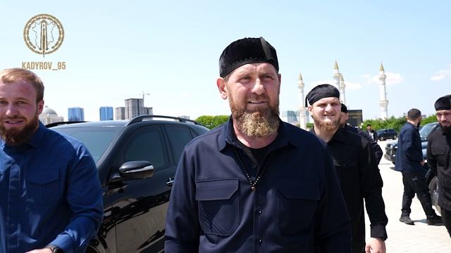 8 внедорожников марки «Нива» и УАЗ отправили бойцам СВО из Чечни