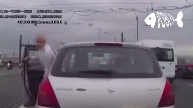 Закон физики по женски, когда все едут вперед, чувство опережения толкает ее назад