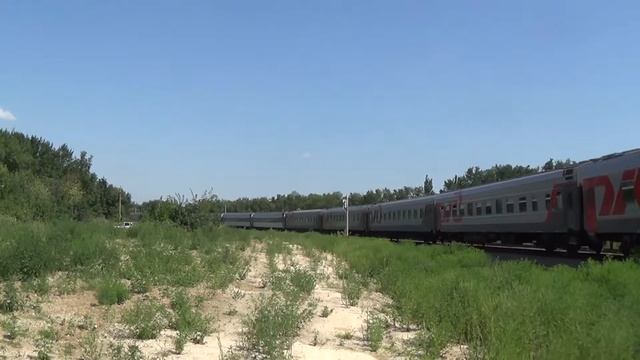 Тепловоз ТЭП70БС-088 со скорым поездом №260 Санкт-Петербург — Анапа