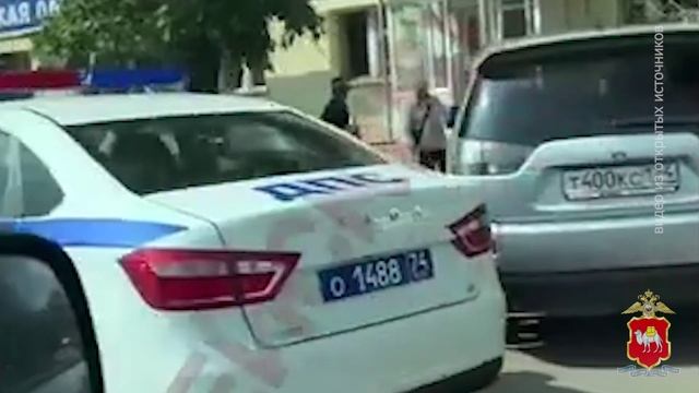 Прокатил в лодке на крыше машины