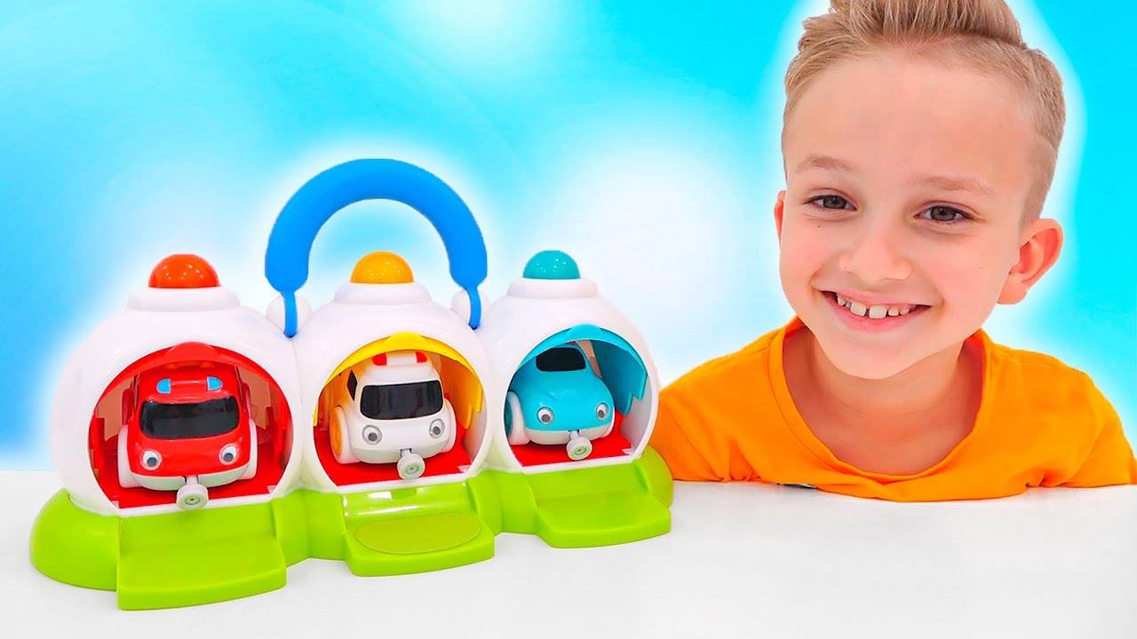Влад и Никита играют с игрушками Веселые истории для детей