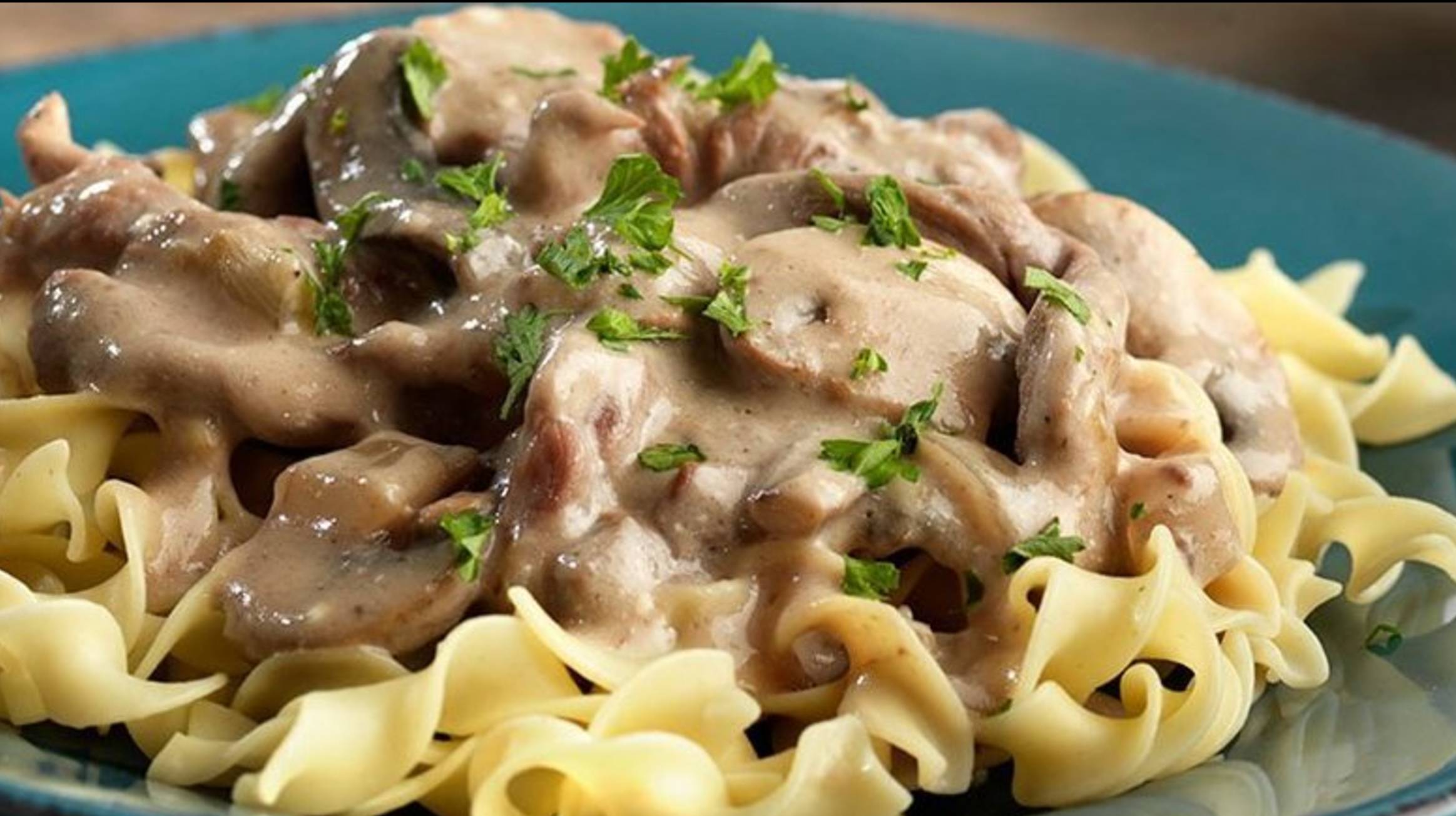 Бефстроганов с курицей и грибами. Идеально к любимому гарниру.
