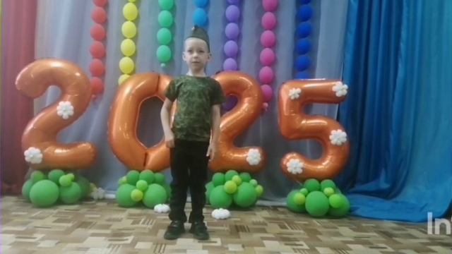 Чтение стихотворения "Несовместимы дети и война"