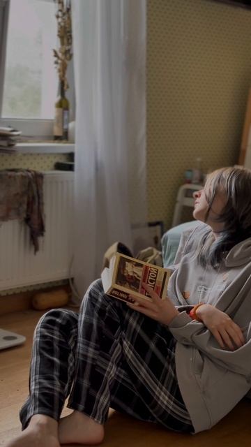 Мой вечер с книгой и кофе…