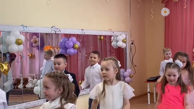 Полюшка на выпускном